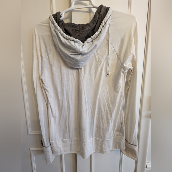 Cream hoodie top- the north face - Picture 5 of 5